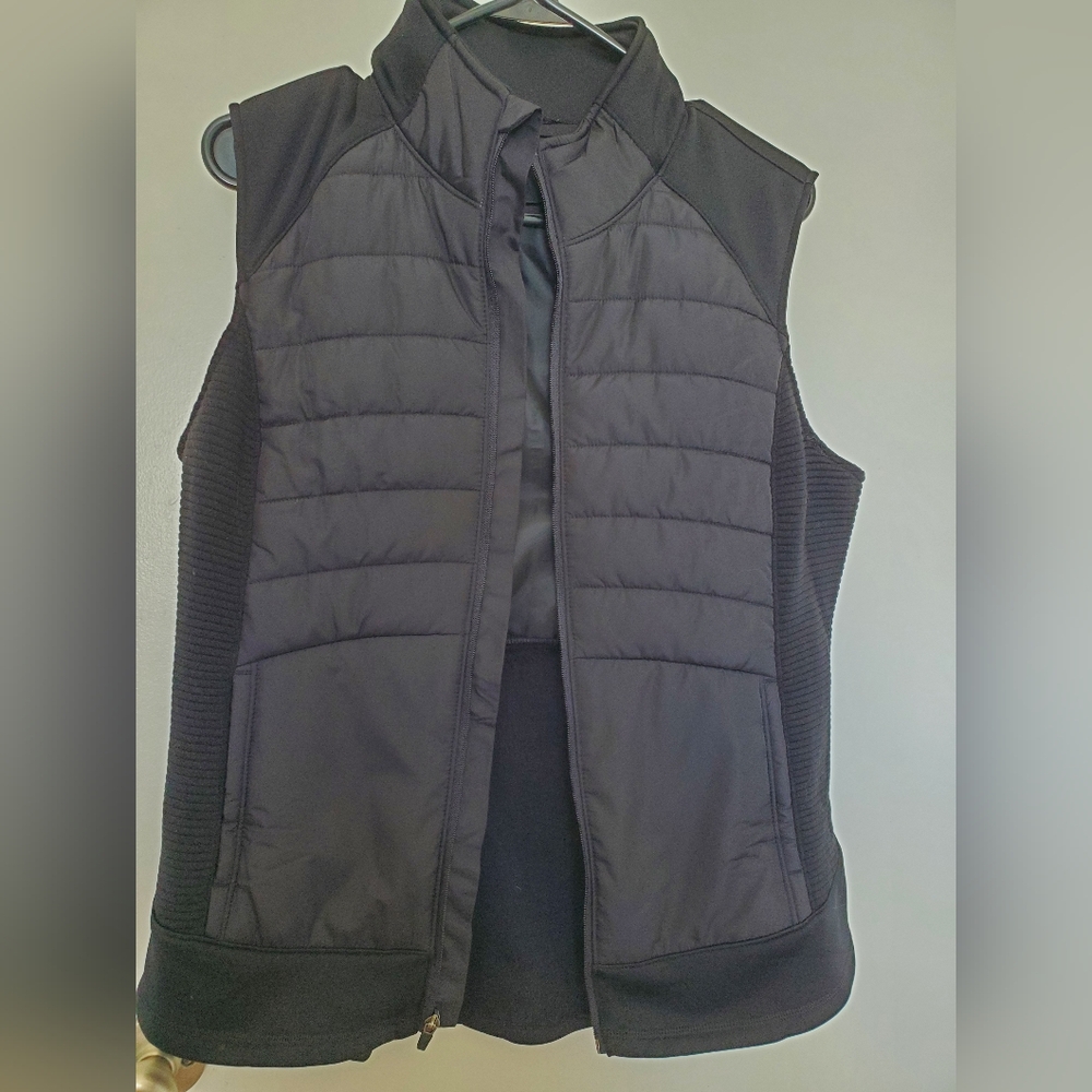 Black Althletic Puffer Vest